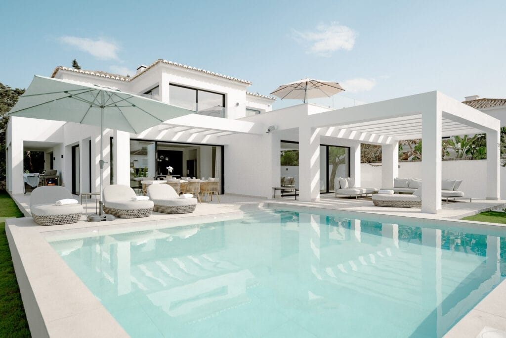 Charming villa with pool close to the beach in Las Chapas, Marbella