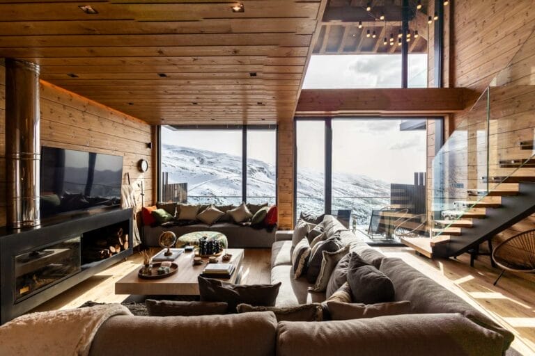 Impeccable villa with breathtaking views, located just 400 meters from the ski lifts of the Sierra Nevada ski resort, Granada