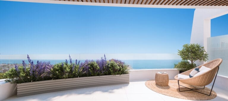 Modern penthouse with front sea views next to Puerto Marina, Benalmadena, Málaga