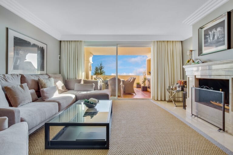 Elegant 3 Bed Apartment with Sea views in Albatros Hills, Nueva Andalucia