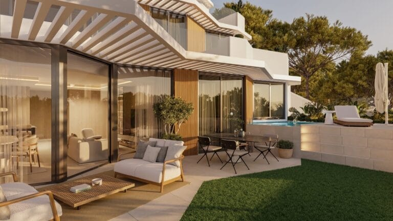 Contemporary ground-floor luxury with private garden and sea views, Málaga East