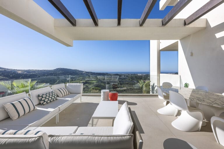 Unique apartment with open and panoramic views in Marbella Club Hills, Benahavís