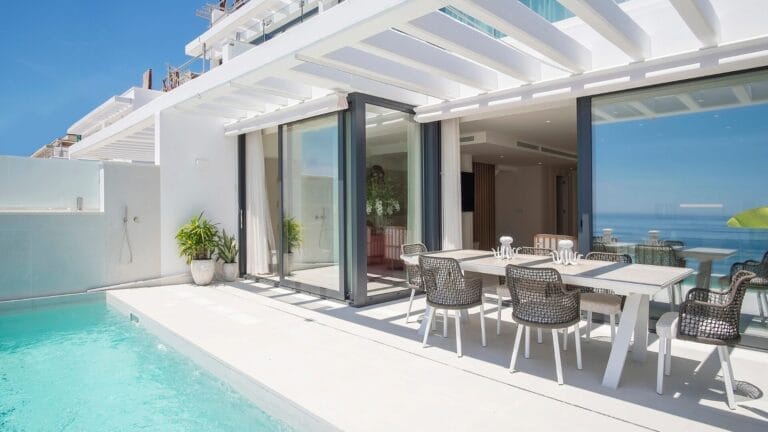 Fascinating villa with concierge and beach club