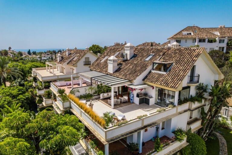 Elegant Renovated Duplex in Marbella’s Prestigious Golden Mile