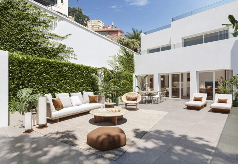 Bright, elegant, and sophisticated ground-floor apartment in the prestigious Monte Sancha area, El Limonar, Malaga