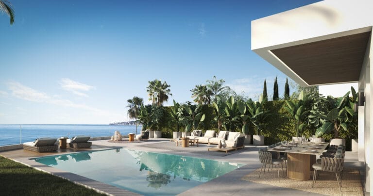 Living between the sea and the fairway: villa next to El Chaparral