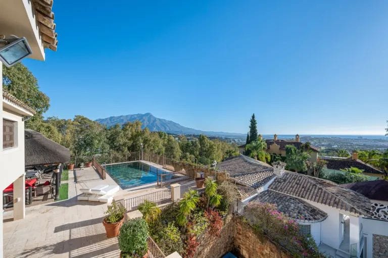 Magnificent large villa with incredible panoramic views located in the prestigious El Herrojo, Benahavis
