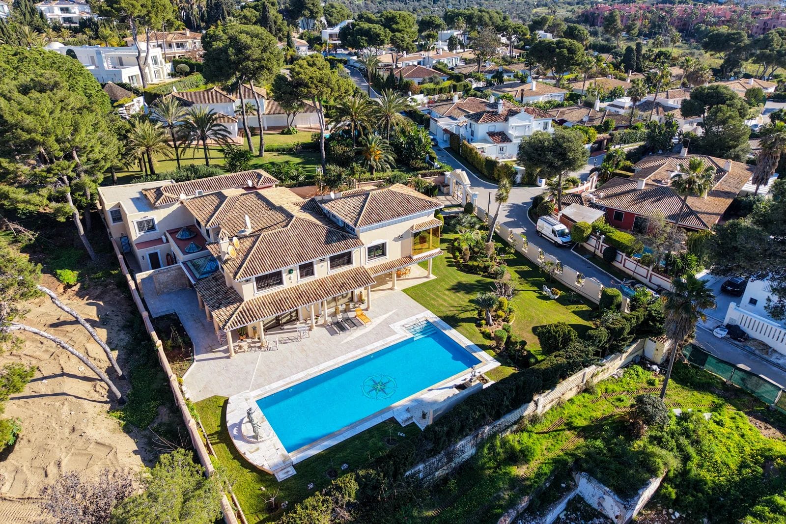 6523e86b d733 458a 89fa bfc7dbe34005 - Christie's Costa del Sol