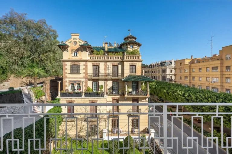 Sophisticated City Apartment in the Heart of Málaga walking distance to the sea, Málaga