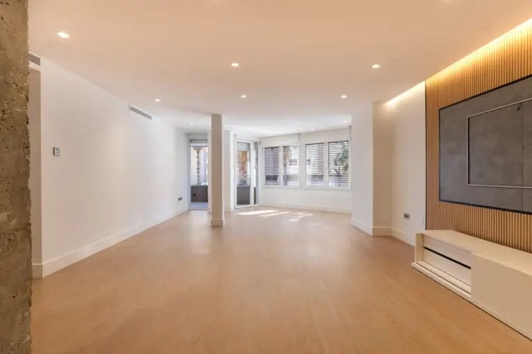 Modern apartment in the heart of Malaga city just one step away to the beach, La malagueta, Málaga