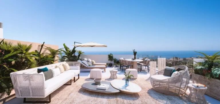 Charming penthouse with panoramic mountain and sea views