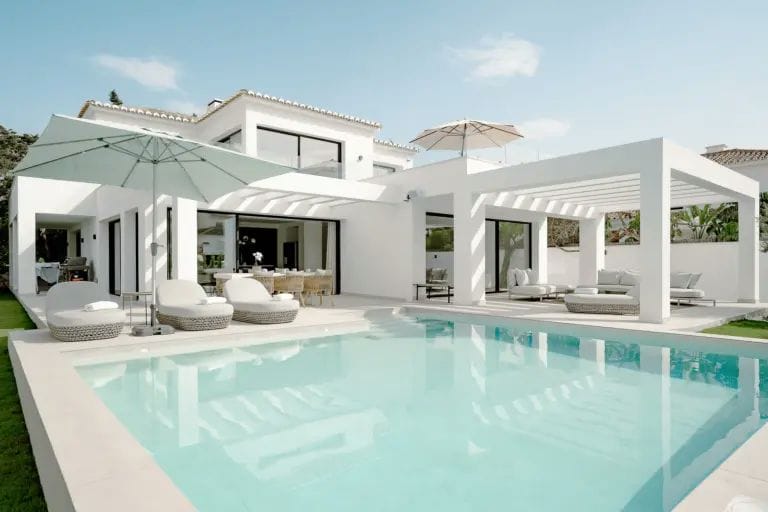 Charming villa with pool close to the beach in Las Chapas, Marbella