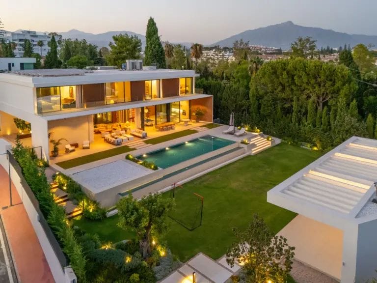 A remarkable modern residence in the prestigious enclave of Guadalmina Alta, Marbella