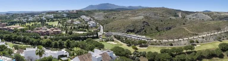 Penthouse in a privileged setting with panoramic views of the sea and golf course in Los Flamingos, Benahavís
