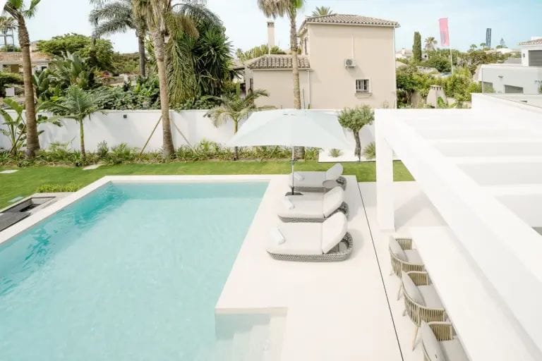 Charming villa with pool close to the beach in Las Chapas, Marbella