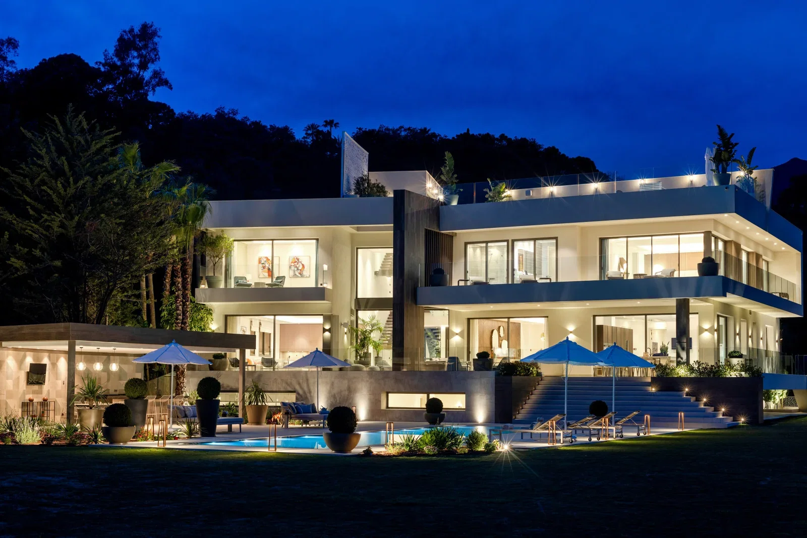A luxury retreat in the mountains of Benahavís with sea views A luxury retreat in the mountains of Benahavís with sea views