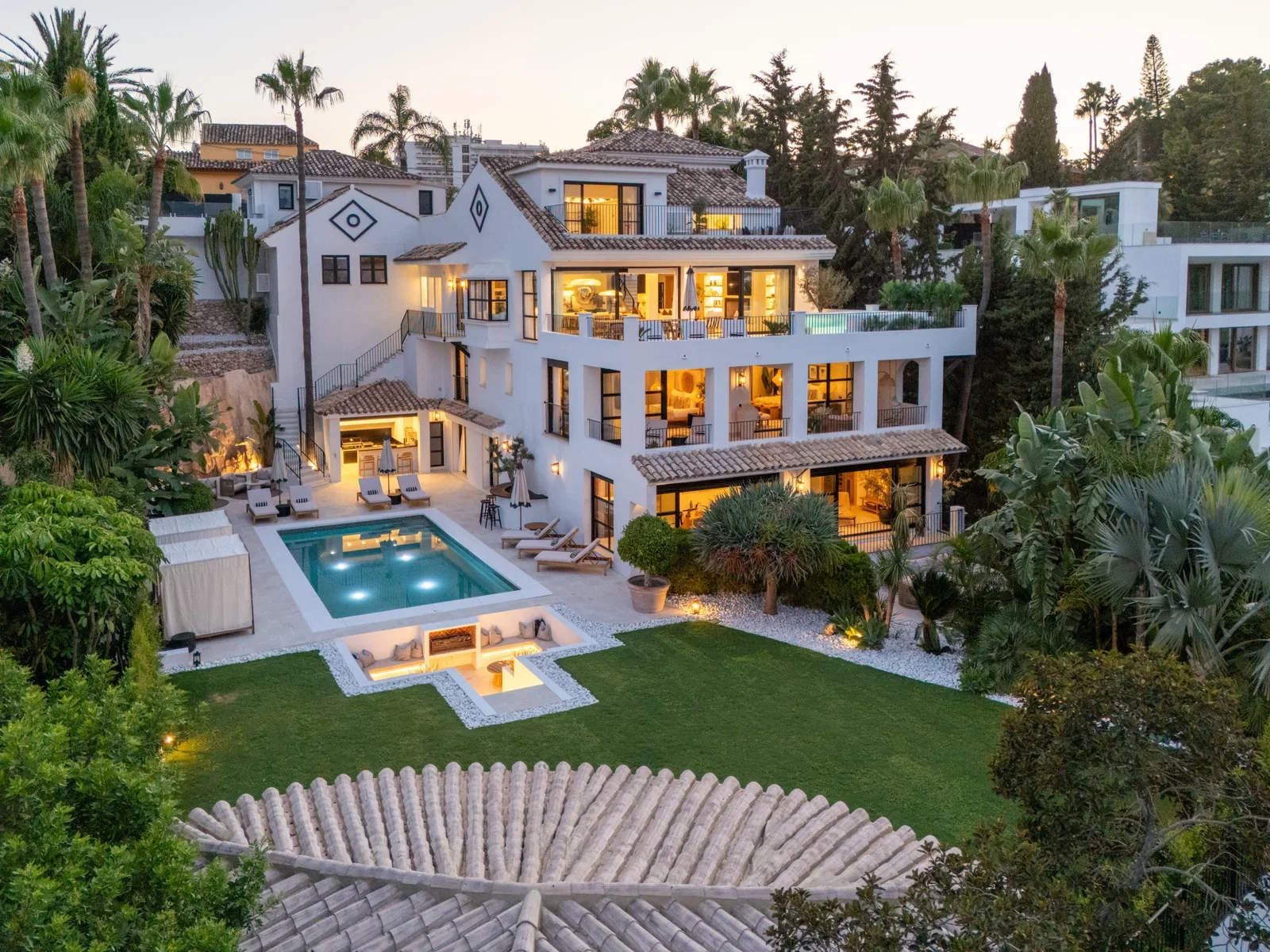 Mediterranean-style villa in the heart of Nueva Andalucía, Marbella. Mediterranean-style villa in the heart of Nueva Andalucía, Marbella.