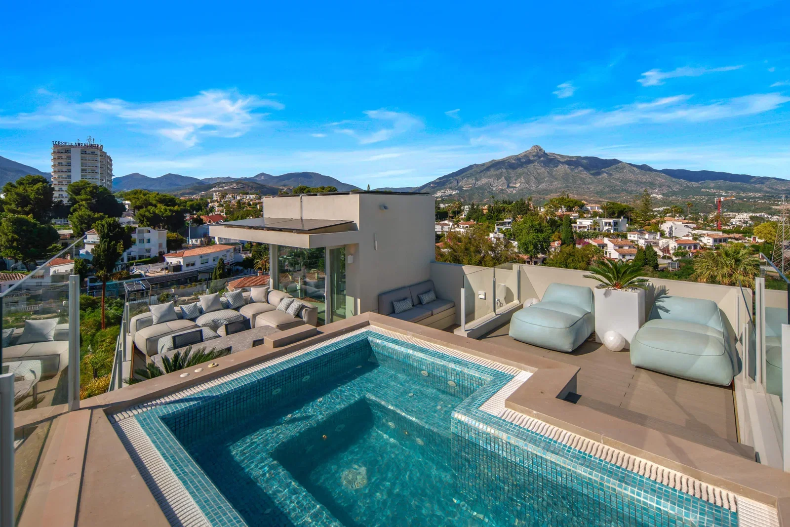 Modern luxury villa with panoramic views in Nueva Andalucía, Marbella Modern luxury villa with panoramic views in Nueva Andalucía, Marbella