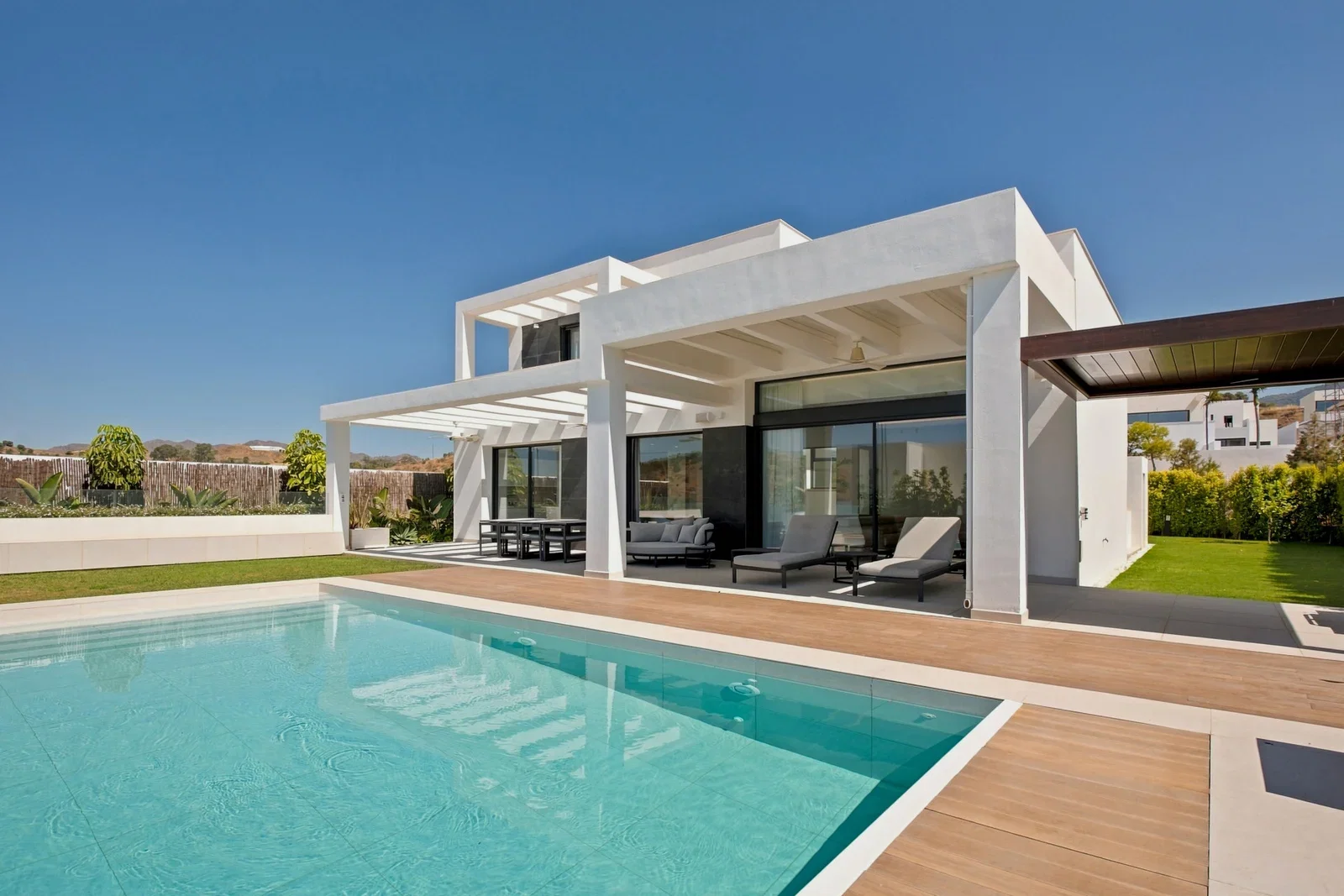 Contemporary Villa with Sea Views in El Limonar, Málaga Este Contemporary Villa with Sea Views in El Limonar, Málaga Este