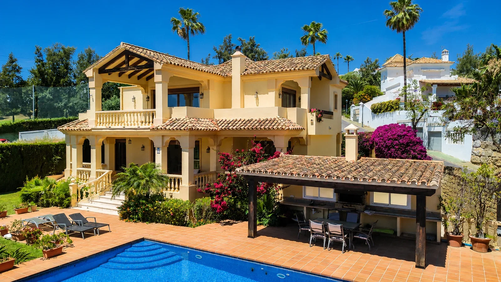 Renovation opportunity villa with sea views in La Quinta, BenahavĂs Renovation opportunity villa with sea views in La Quinta, BenahavĂs
