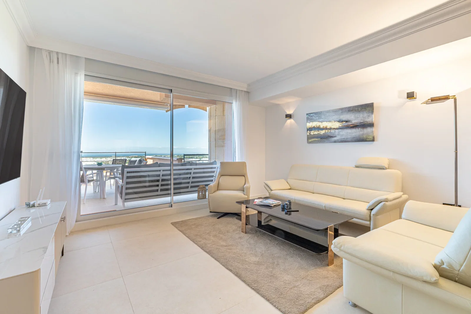 A Magna Marbella gem: two-bedroom apartment fully licensed with two parking and two storage rooms, Marbella A Magna Marbella gem: two-bedroom apartment fully licensed with two parking and two storage rooms, Marbella
