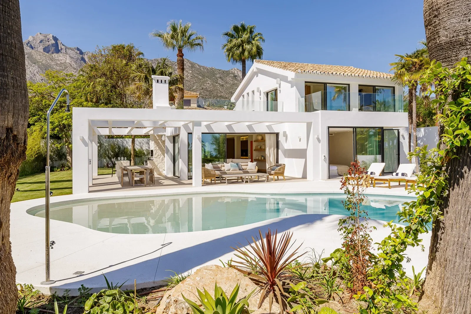 Villa CUTAR – Elegant Renovated Villa in Nagüeles, Marbella Villa CUTAR – Elegant Renovated Villa in Nagüeles, Marbella